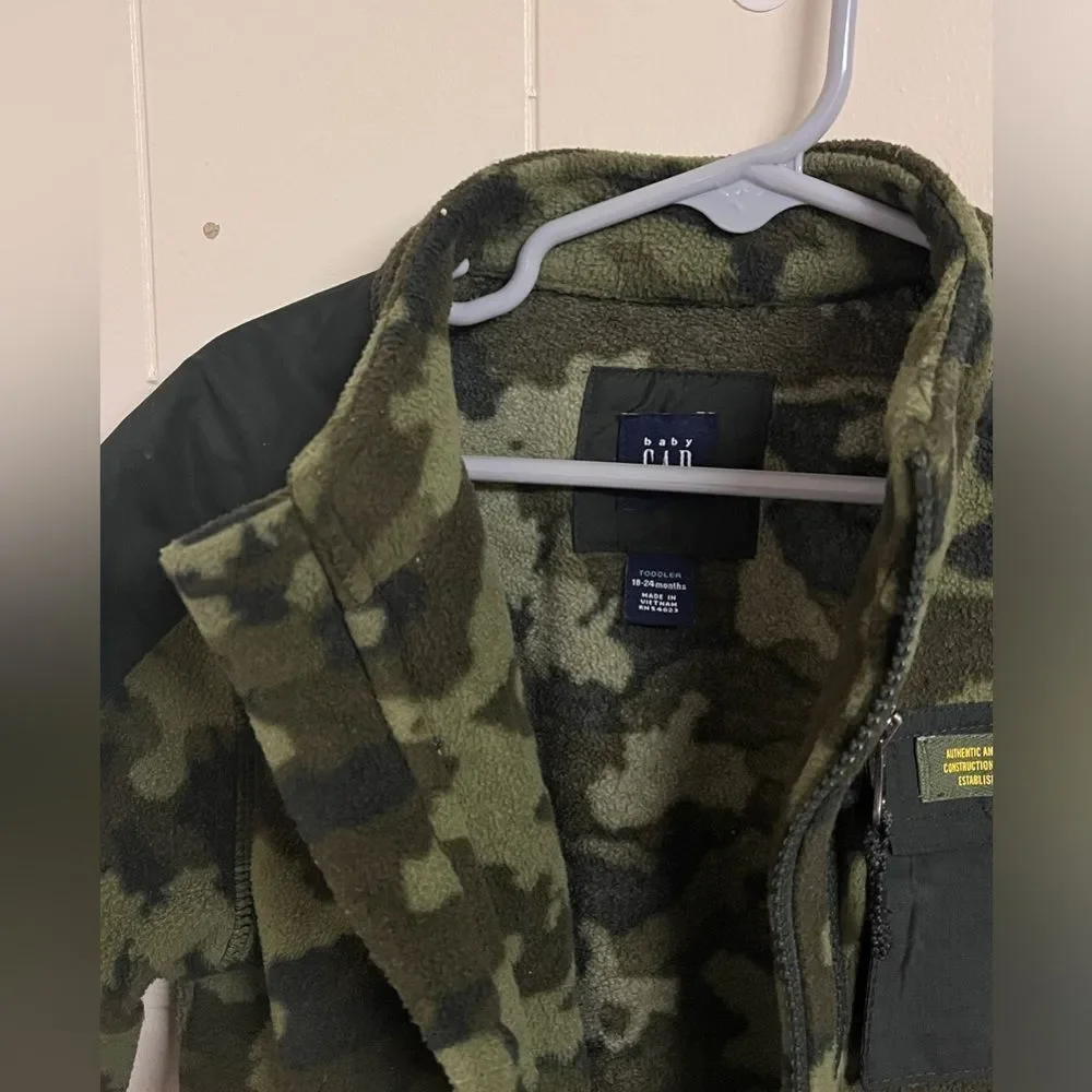 GAP Camo micro fleece Jacket 24M 24 Months